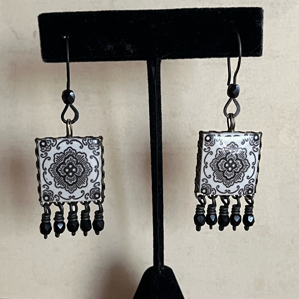 Vintage style Black White Boho Floral Drop Earrings